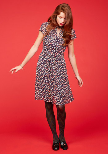 JANTEX INTERNATIONAL LIMITED - Oh Say Can Museum Floral Dress in Navy Bloom