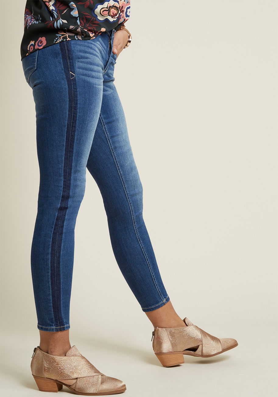 CJ8C1326D3-LOU - Don't be surprised if it's these mid-wash jeans that spark your official transition to a full-time weekend look! With a five-pocket silhouette, dark wash tuxedo stripes, and yellow-and-white stitching, these stretch-boasting bottoms are blissfully comfort