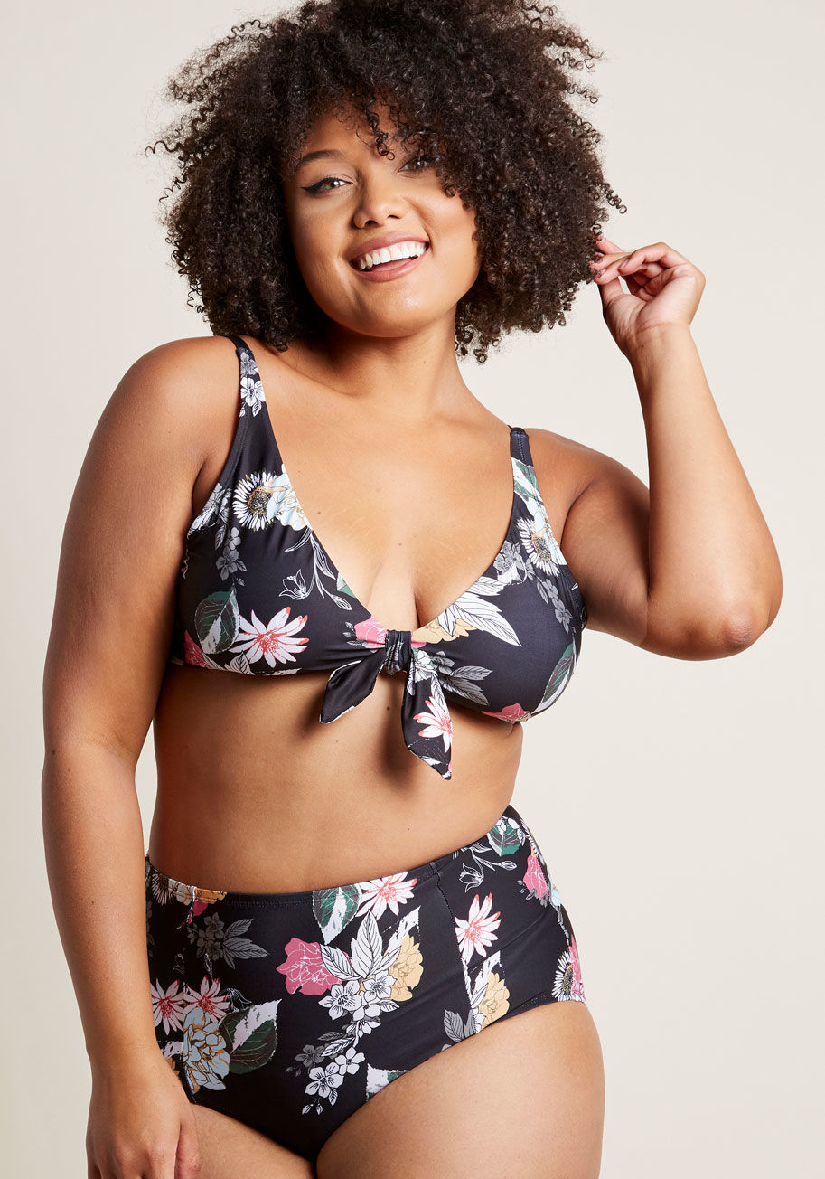 Are you ready for the influx of beauty you're about to embody? This black bikini top's surplice neckline and striking V-back are designed to offer unsurpassable artistry and ardor. A High Dive by ModCloth style fixed up with soft cups and a gorgeous flora by MC0905x-6034