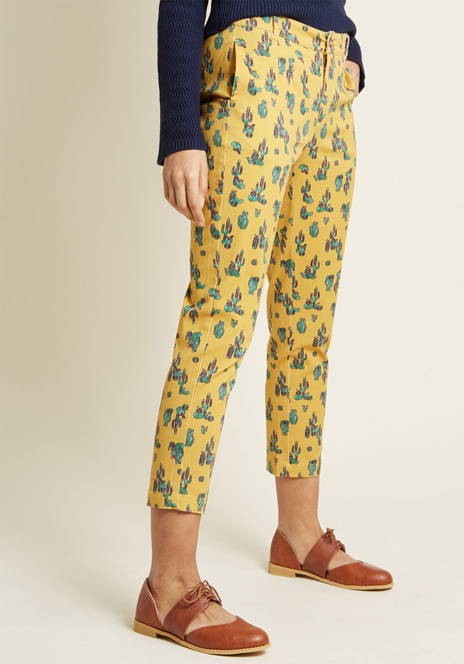 These mustard pants inform everyone around of your unique eye for styling, so don't be surprised if requests for your sartorial counsel come from all angles! Subtle front and back pockets pair up with the smart tailoring, cropped cut, and cactus pattern o by MCB1408
