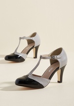 Combine your stylish know-how with the '40s-inspired panache of these two-toned heels by Chelsea Crew, and you&rsquo;re guaranteed an outstanding look! Characterized by deep gold wingtips and champagne-hued T-strap uppers, these leather-lined, mid heels b by Gatsby