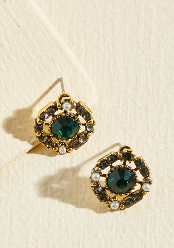 A Very Gala'd Point Earrings by Cara Accessories