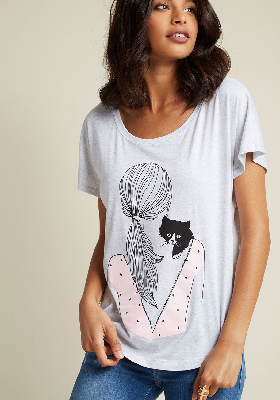  - Anytime you need a snuggle, your furry friend is there for you - and it's that exact warm, fuzzy feeling that this light heather grey tee conveys! With seamless short sleeves and a black-and-pink screen print of a gal cuddling a yellow-eyed kitten, this M