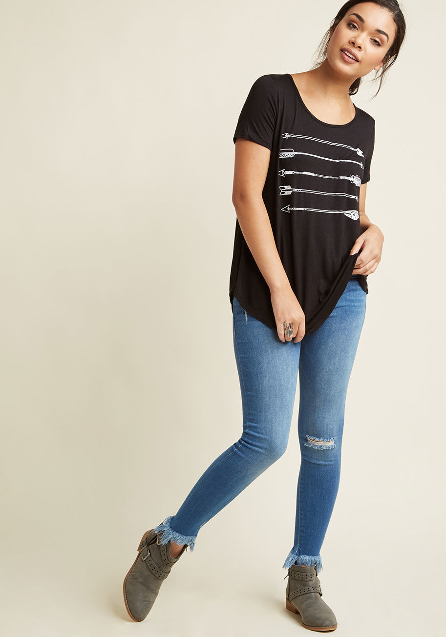  - As you navigate toward your gate, this black tee&rsquo;s white arrow graphic confidently points you toward your aspirational destination! But it&rsquo;s not only an inspiring style to sport - it&rsquo;s comfy, too, thanks to its soft jersey knit and loose