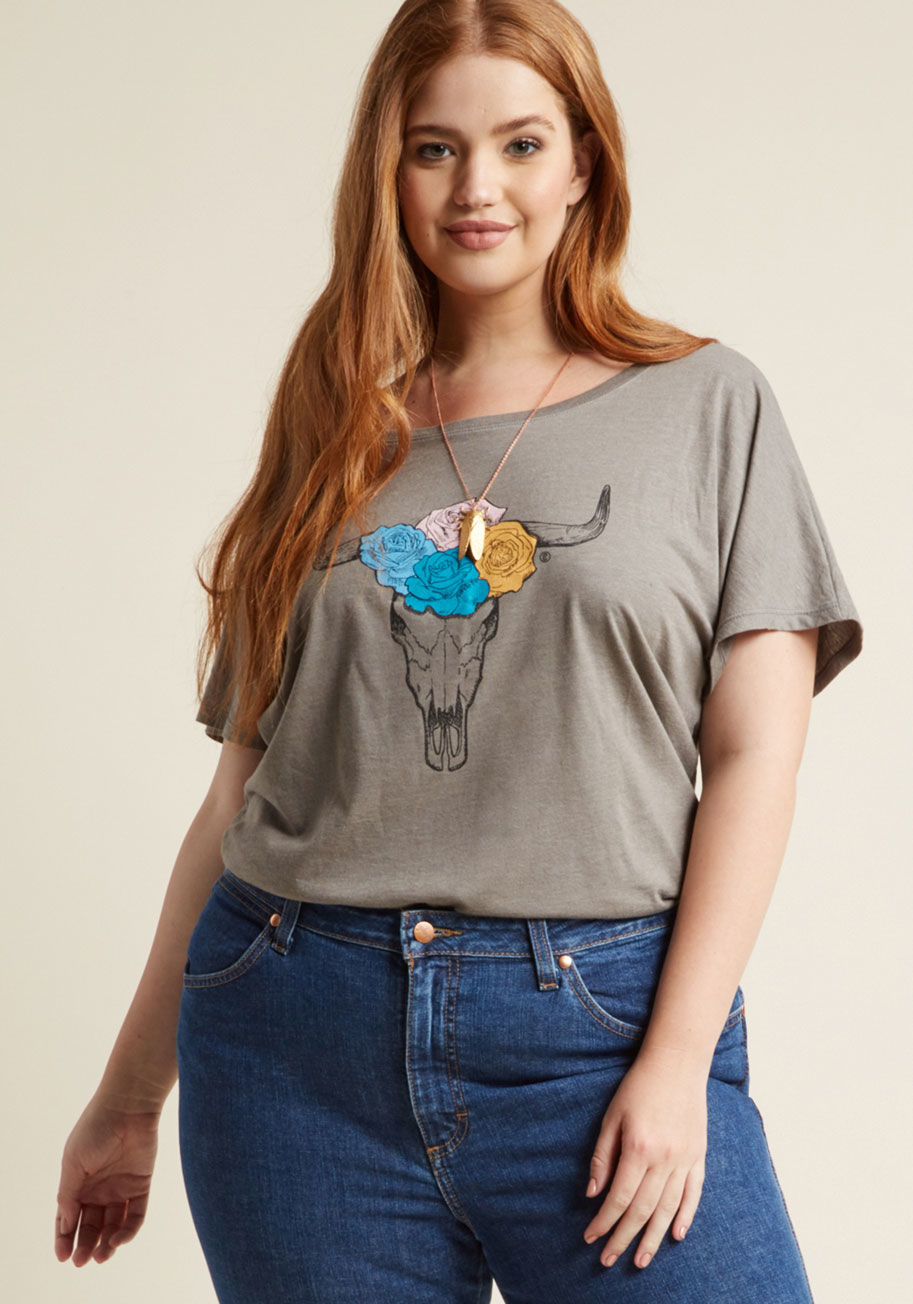  - Feeling fun and free-spirited, you don this grey T-shirt and set out to spread your uplifting influence! A loose neckline, seamless short sleeves, and a skull graphic bedecked