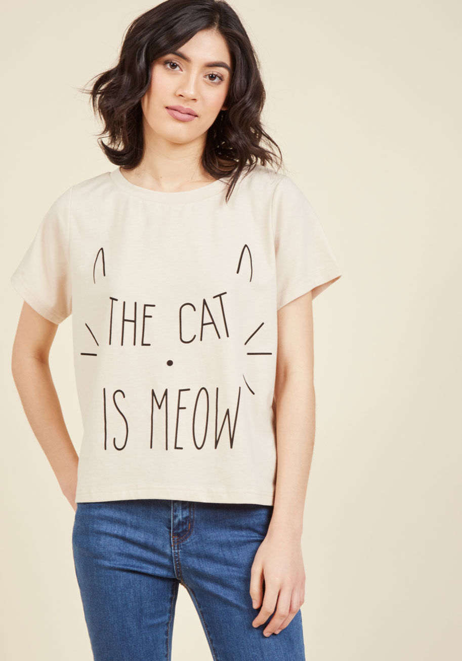 If you had pressed 'paws' on your ambitions, this beige tee from Pepaloves will be what motivates you to jump at it again! Its black screen print frames witty words with cat ears and whiskers, while its boxy short-sleeved fit sets an effortless tone that' by 