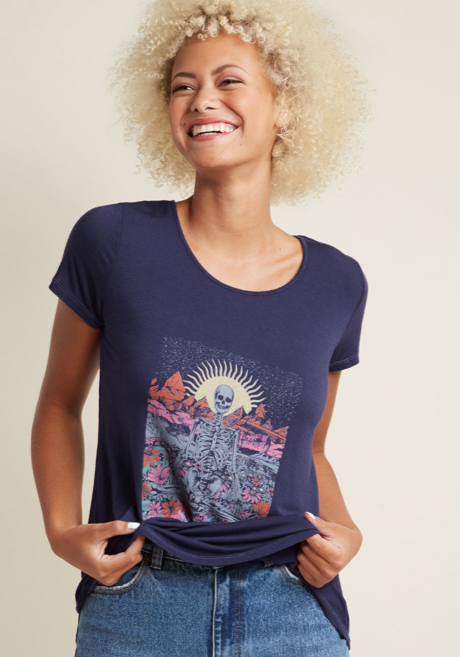  - In this navy blue tee, you've found your happy place. With its pale yellow, rust red, pink, and smoky grey screen print of a skeleton meditating