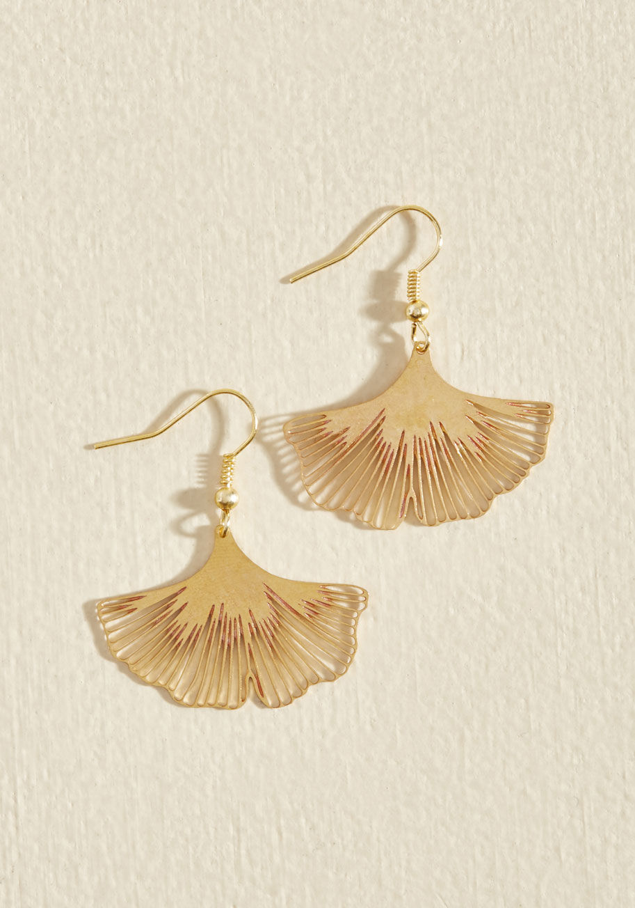 When you have earrings as dazzling as this dangling pair by Beijo Brasil, they&rsquo;re sure to get a lot of wear! Shaped like ginkgo biloba leaves and brushed with a pink tint within each dainty cutout, this pair provides countless outfit options, thanks by 