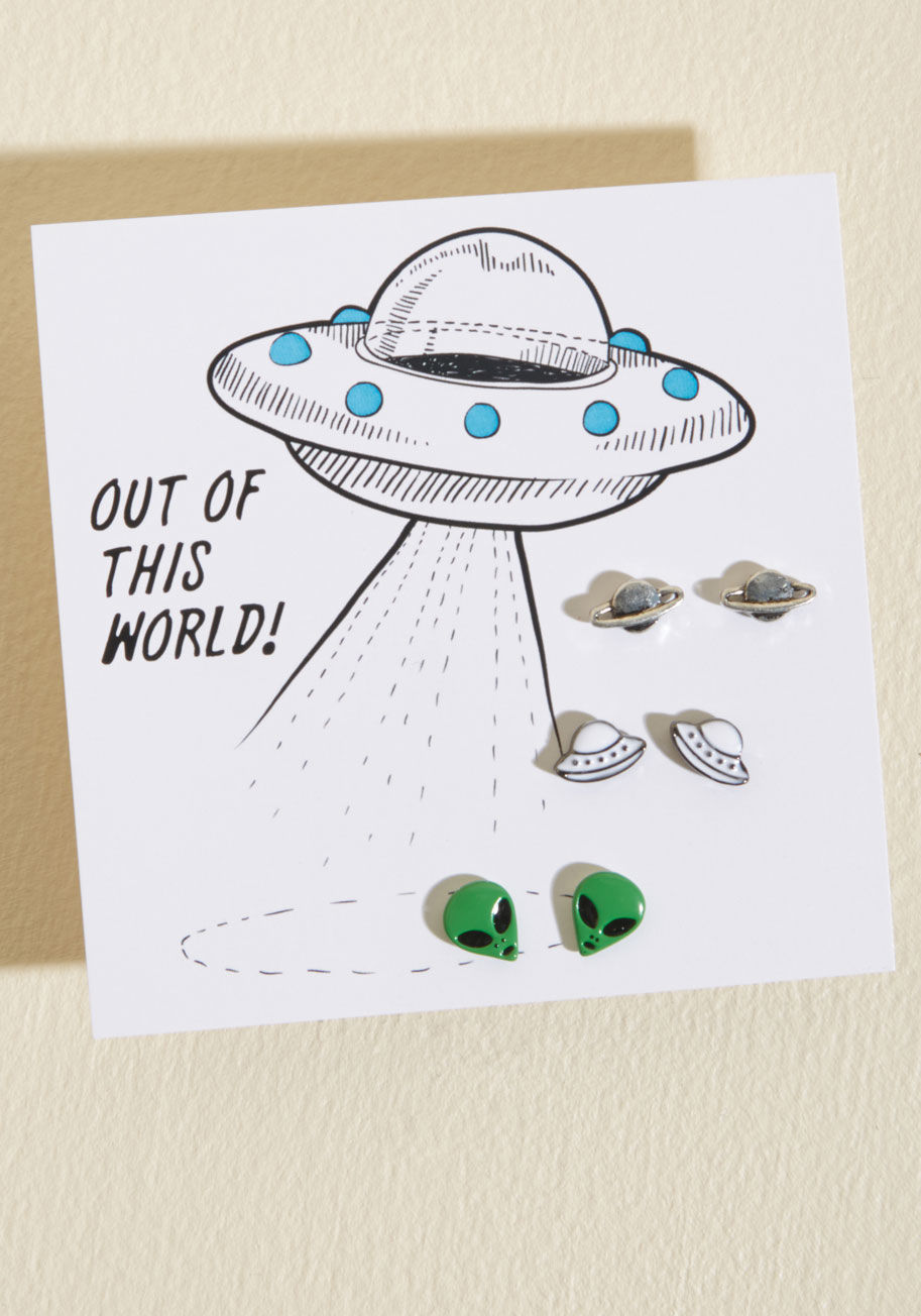 You might not rock alien earrings just anywhere, but on Earth is as good a planet as any! This mix-and-match set of posts consists of silver Saturns, white-painted space crafts, and green noggins that come by 