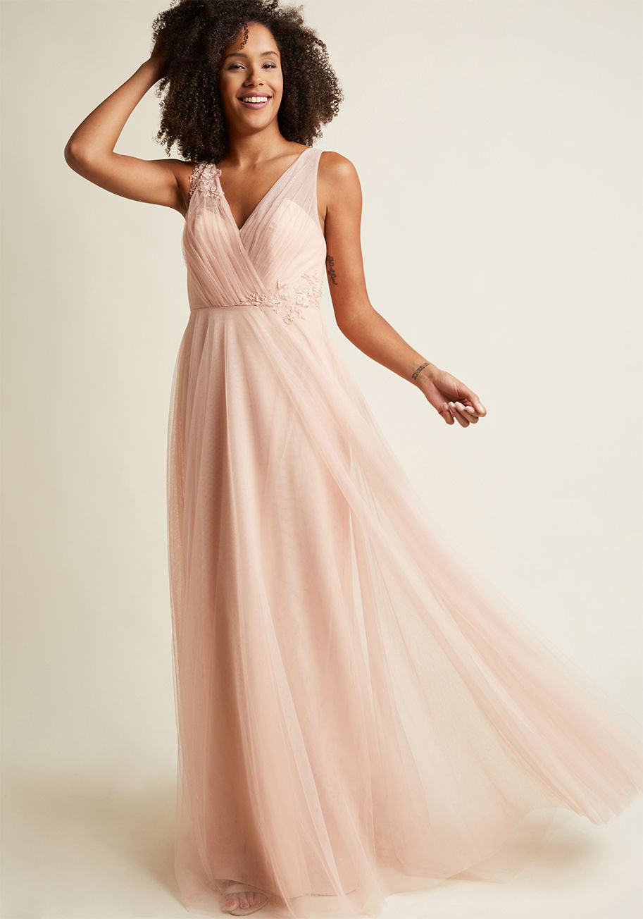 Any setting into which this blush maxi dress enters, flowers are sure to start blooming! Marvel at this Jenny Yoo gown's sweetheart illusion neckline, surplice bodice, beaded blossom embroidery, and gathered mesh overlay - you'll be by 1757