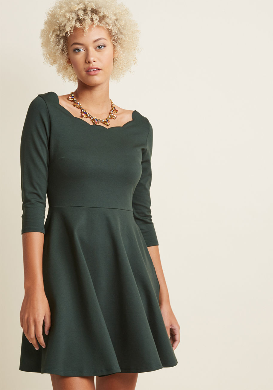 What goes well with malts, lindy hops, and retro rock? This vintage-inspired dress, of course! A stylishly scalloped neckline combines with 3/4-length sleeves and a fit and flare skirt to make this pocketed piece absolutely perfect for a night of swinging by 31521M-0022