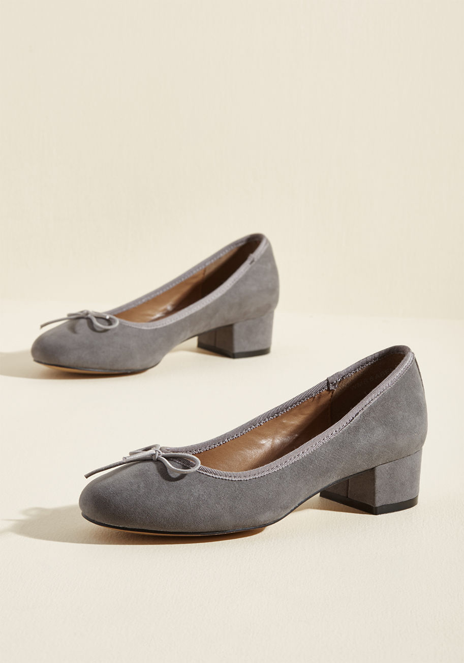 Abel - Slide your tootsies right into these block heels from Report Footwear, and arrive at the intersection of comfort and charm! Quite the polished pair, these faux-suede midis elevate their skimmer silhouette with bow-topped toes and a versatile grey hue tint