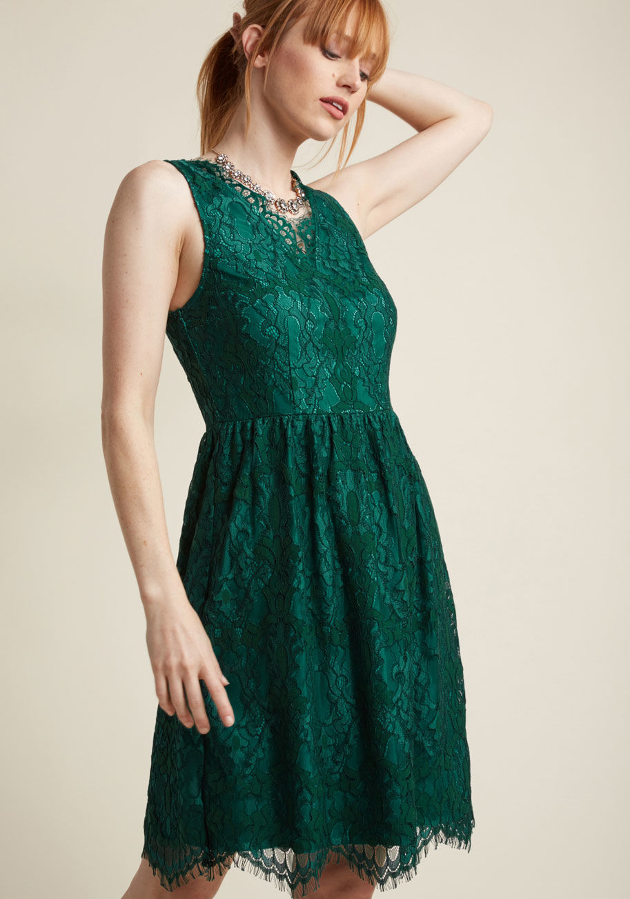 AFA505 - With matching scallops and eyelash fringe at the V-neckline and hem, this green dress sure does know how to make an entrance! This ModCloth-exclusive fit and flare shows its seasoned
