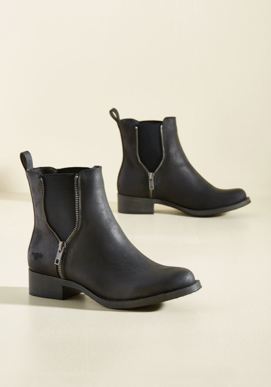 Camilla - Ever since uniting with these black Rocket Dog booties, you&rsquo;ve assembled a myriad of low-key looks to accompany them. In love with their nubuck finish, decorative silver zippers, and wood-like soles, you flaunt these faux-leather boots often, imbuin