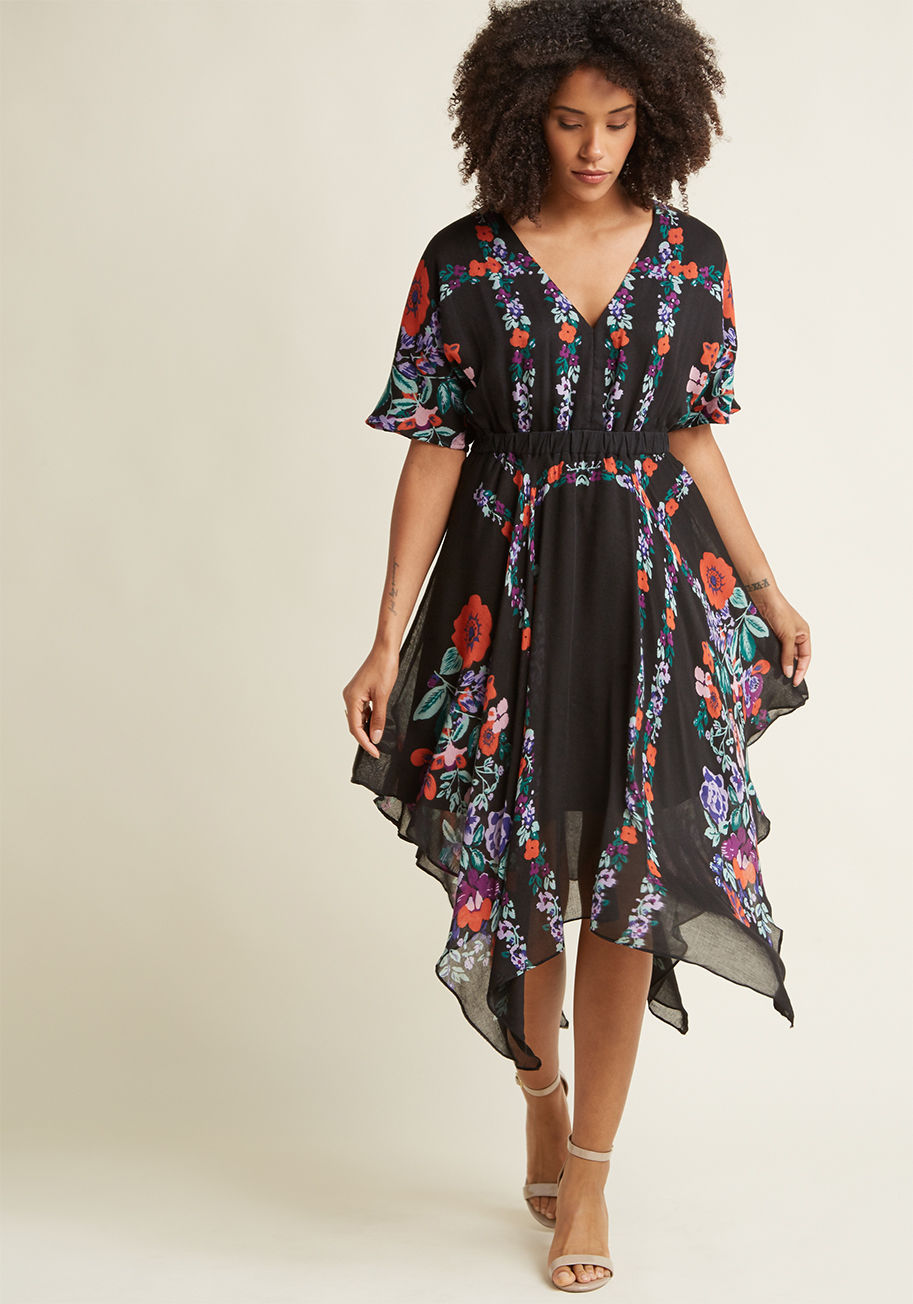 D-61003 - Curating the best collections for your space comes naturally, and this black dress - a ModCloth exclusive - highlights your flair for showmanship at every opening. Seamless half sleeves and a V-neck give this wardrobe magnum opus a classic feel, but its r