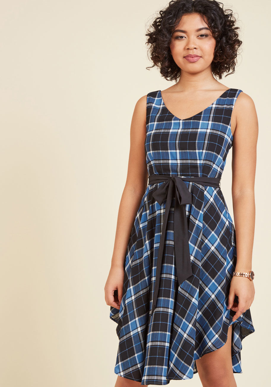 The arrival of this plaid dress into your life puts an end to your ponderings over the perfect frock. Elegantly flowy and endlessly flattering, this black, white, and blue style spotlights soft pleats at the bodice and a curved hemline that makes every st by D8998