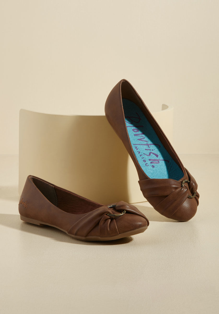 Fite - Peer left and peek right - you never know, there might be oncoming compliments headed for your brown flats! While this faux-leather pair from Blowfish features a hammered silver ring strapped down at each toe, they're still the epitome of versatile - henc