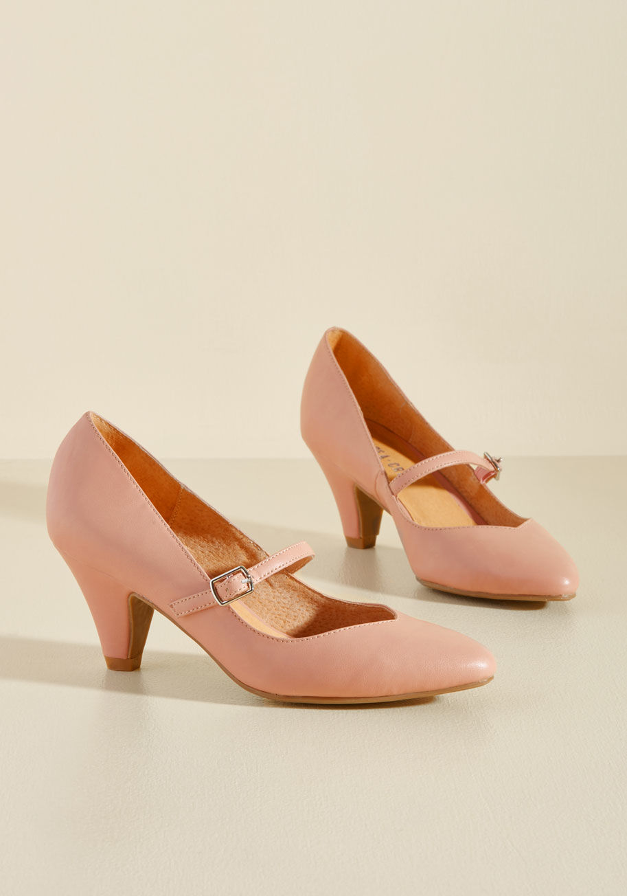 Gamma - As for your new favorite pumps, well, they do best on the dance floor! With tapered mid heels, buckled straps, and pointed toes, these mustard yellow Mary Janes from Chelsea Crew save their spiffiest moves for moments when they can really cut loose.