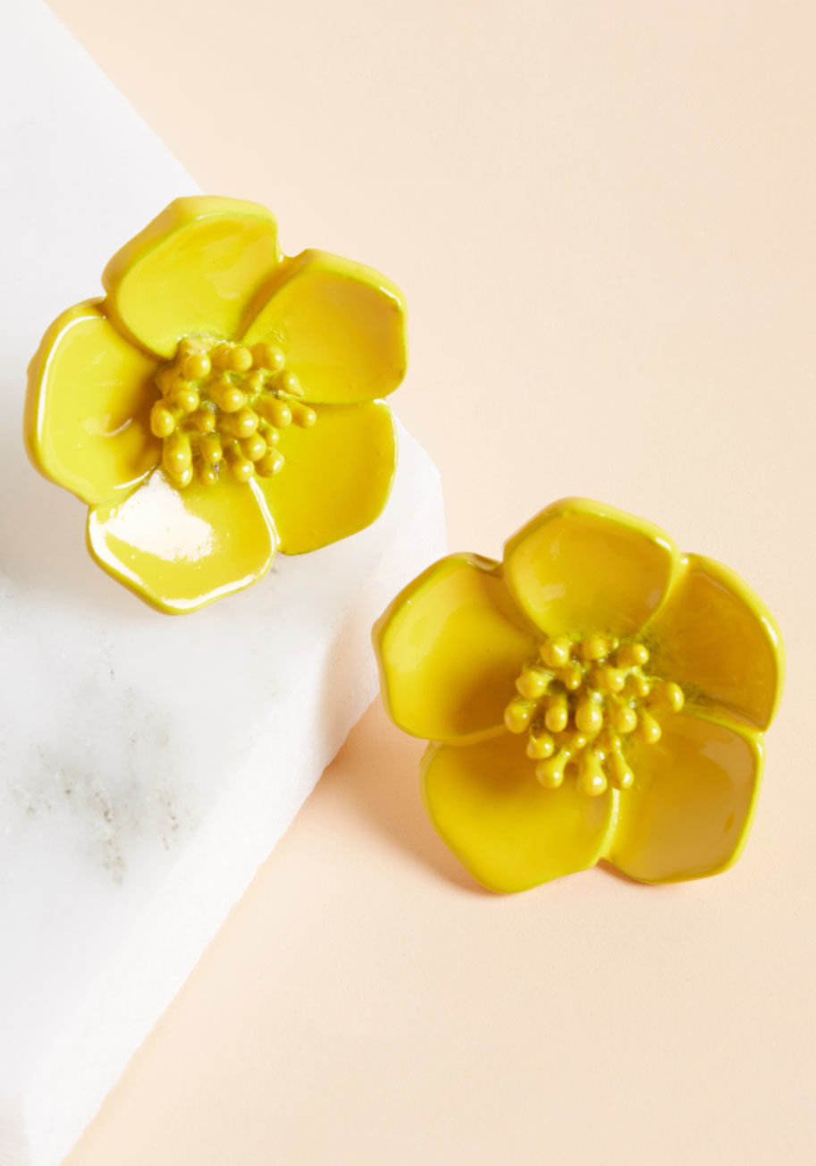 ModCloth - Prettiest Petals Earrings