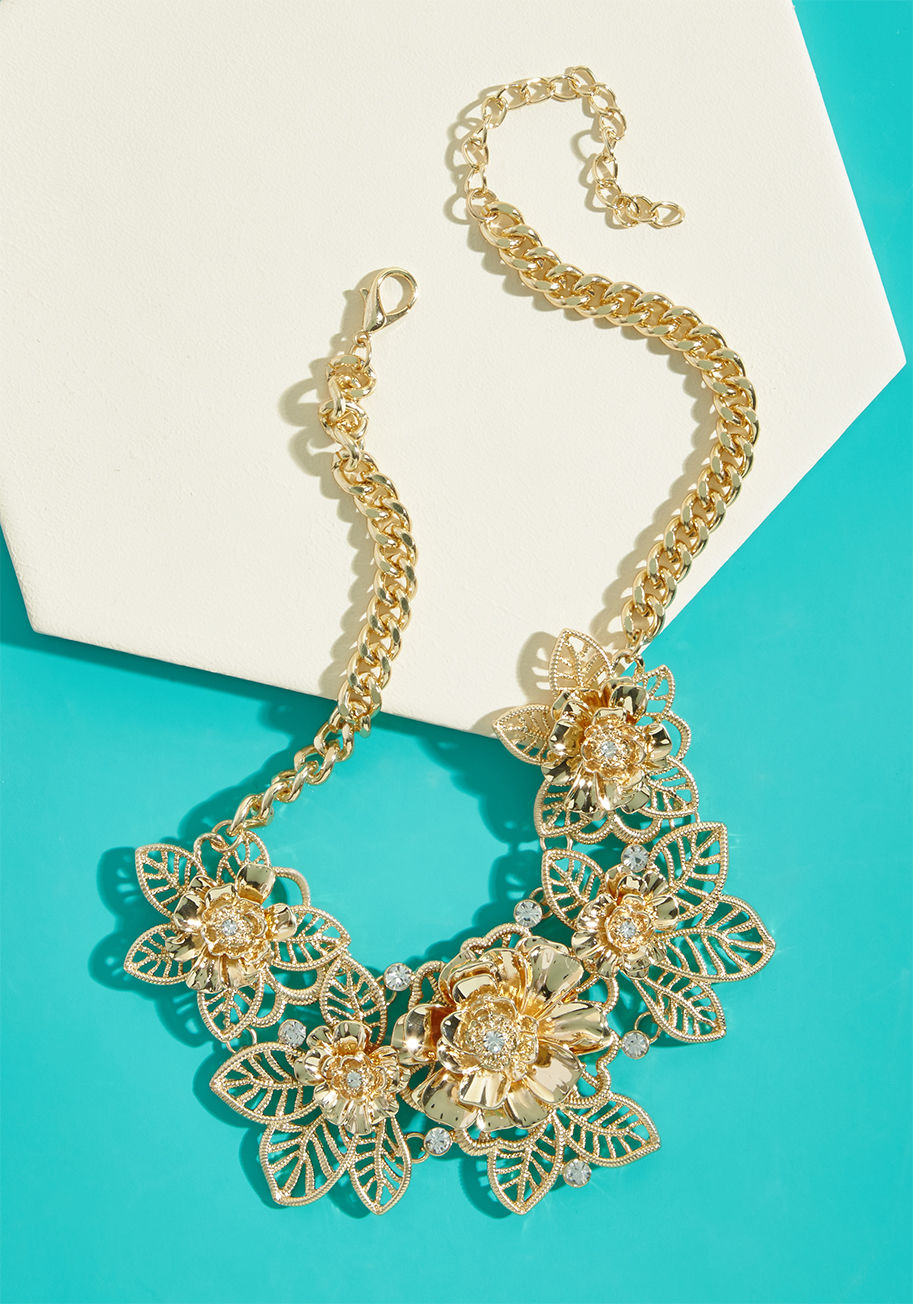 Infuse any look you choose with infallible femininity, courtesy of this gold necklace's stunning motif! Quite the fresh-picked accessory, this opulent add-on boasts shining rhinestones, textured petals, and gleaming leaves atop a braided chain - all detai by NA66966