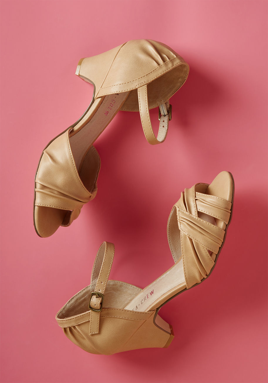 Nadia - From the boardroom to the cocktail lounge and beyond, you and these beige heels certainly have places to be! The ruched counters, intersecting uppers, and mid-height pumps of this faux-leather pair from Chelsea Crew were made for struttin' your stuff as y