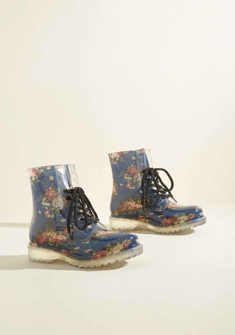 Rendition - While a surprise rain shower has some commuters worrying about wet feet, these navy boots have you covered, leaving you to your wandering thoughts! A lace-up pair that&rsquo;s patterned with posies and supported by see-through soles, these treaded rain bo