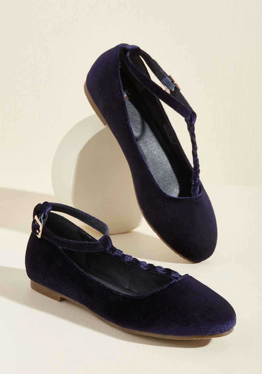 Sbysbraid - These navy blue flats are a surefire classic with a bit of a twist - both figuratively and literally! A style exclusive to ModCloth, these timeless skimmers are enveloped