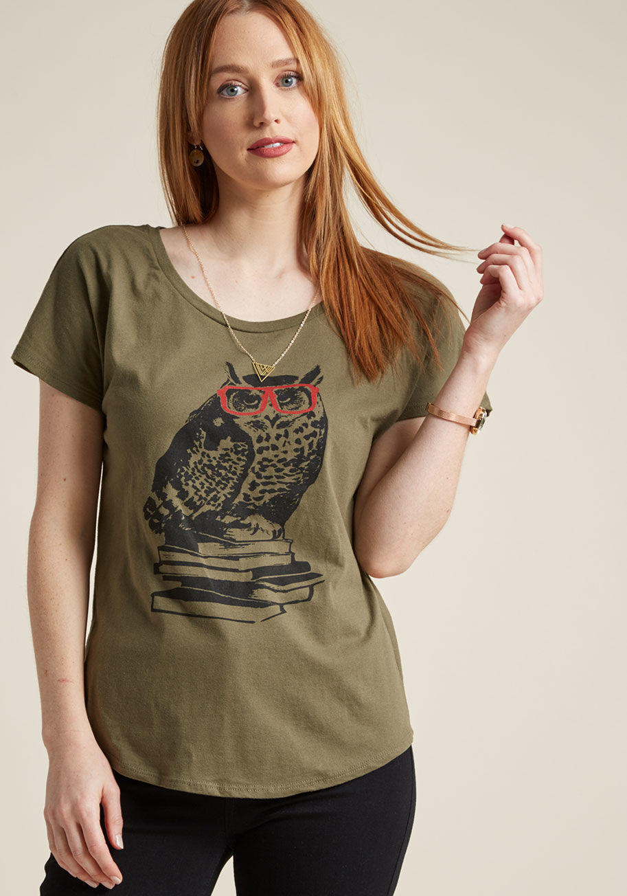 This olive green T-shirt is ready to be cleverly styled by a smart cookie such as you! Cardigans, skirts, skinnies, and jumpers are all viable options for creating all-original ensembles around this short-sleeved dolman tee, which adorably features a glas by Smart Owl