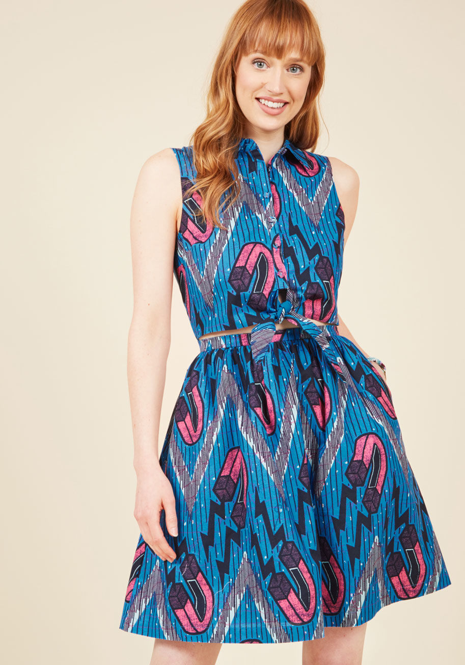 SP217MCD1027B - Buttoning into this bold blue dress will instantly put you