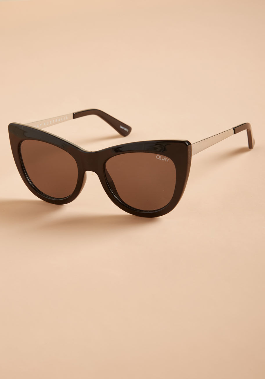 steal a kiss- black - A romantic beach adventure calls for a packed picnic basket, plenty of soft blankets, and these cat-eye sunglasses from Quay Australia! The glossy black frame of this sassy pair of sunnies is supported by sleek 'n' reflective silver arms - perfect for pos